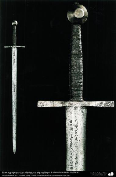 Espada de caballero con motivos caligráficos en hoja, probablemente de Milán de Italia, fines del siglo XIV dC.