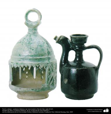 Laterne und Krug - Islamische Keramik -  Aus Zentralasien oder Ostiran, - wahrscheinlich während des 9. Jahrhundert n.Chr. - Islamische Kunst - Islamische Potterie - Islamische Keramik