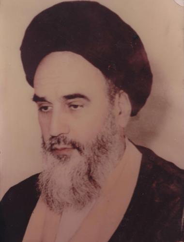 Imam Khomeini em uma antiga foto