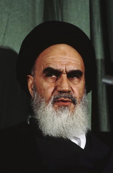 Imam Khomeini, o turbante negro é indicação de sua descendência vinda do Profeta do islã 