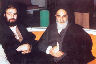 Imam Khomeini com seu filho