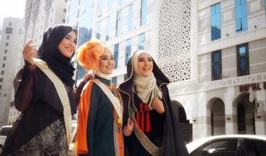 Muslim Woman and Fashion show - Young Muslim Islamic clothing models
