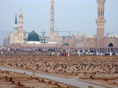 قبرستان بقیع شہر مدینہ میں اور مسجد النبی (ص) 
