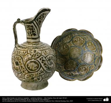 الفن الاسلامی - صناعة الفخار و السيراميك الاسلامیة - إبريق والطاسات مع نقوش النباتية - كاشان - أواخر القرن الثانی عشر -21