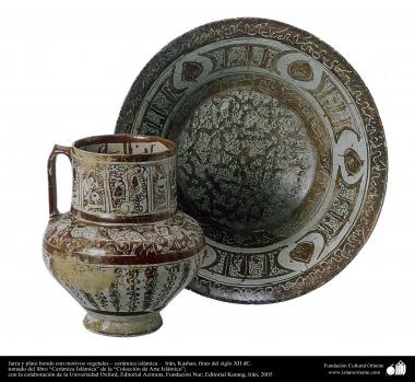 هنر اسلامی - سفال وسرامیک اسلامی - بشقاب و ‍پارچ با نقوش گل - ایران، کاشان - در اواخر قرن دوازدهم میلادی.