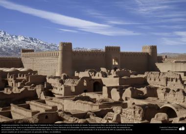 Arquitetura pré-islâmica - Uma vista de Arg-é Bam (Cidadela de Bam). Foi a maior construção de adobe do mundo construída antes do ano 500 a.C - 1