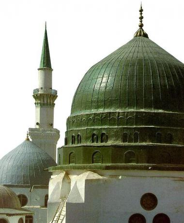  Dome of Masyidun-Nabi (Holy Mosque of the Prophet) in Medina - Second holiest place of Islam