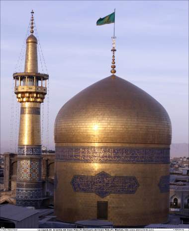 A cúpula sobre o mausoléu do Imam Rida (AS) - Cidade Santa de Mashad, Irã 