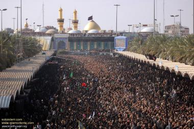 Trauer und Prozession zur Stunde des Martyrium Imam Huseyn&#039;s und seiner Familie in Kerbala - Irak - Die Stadt Kerbala in Irak - Foto