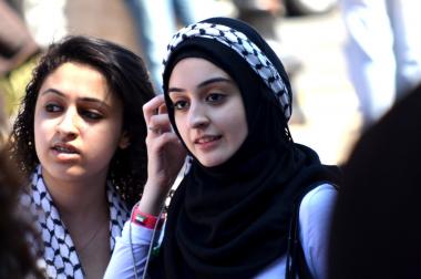 مسلمان عرب خاتون اسلامی حجاب میں 