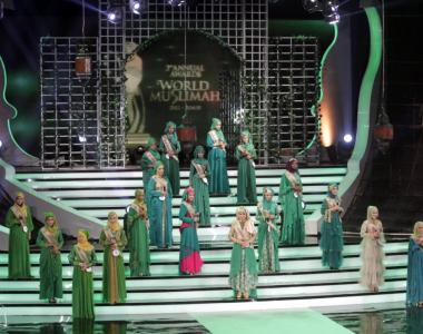 Mulheres muçulmanas da Indonésia em um desfile de moda (Miss World Muslimah 2013) - 2