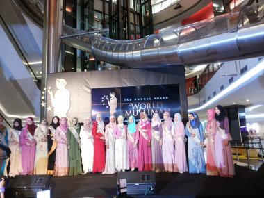 Mujer musulmana en Indonesia- desfile de moda (World Muslimah 2013) -2