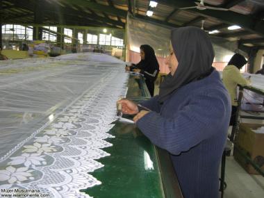 Travail de la femme musulmane - Les femmes musulmanes dans le domaine de l&#039;industrie textile