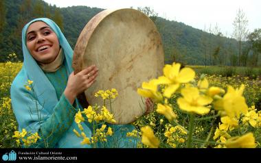 Die muslimische Frau und Musik - Die muslimische Frau und die Kunst - Foto   