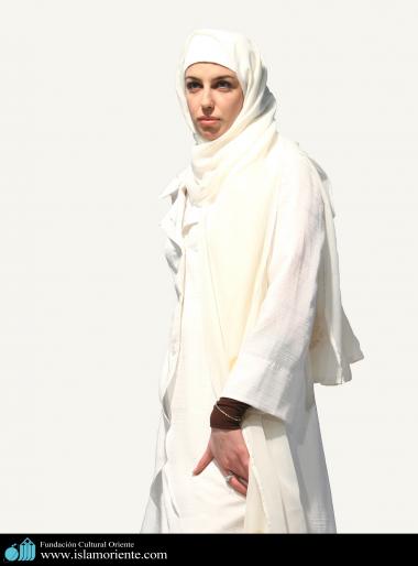 مسلمان خاتون اپنے اسلامی حجاب اور فیشن میں - ۳۵
