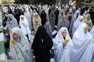 Mulheres muçulmanas fazendo súplicas