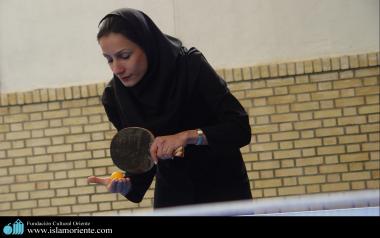Islam y deporte / Mujer musulmana en competencia de Tennis de mesa - Irán