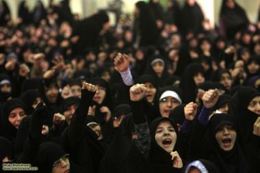 Mulheres participando discurso do Líder supremo do Irã, Aiatolá Khomenei 