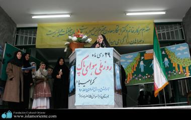 Muslimische Frauen und Führung in Iran - Die muslimische Frau und die Gesellschaft 