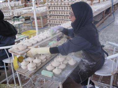 Femme musulmane et le travail - Des femmes qui travaillent dans le domaine de céramique - 40