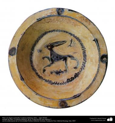 Cerâmica islâmica - Prato com figura zoomórficas; Síria –  século XII d.C (29) 