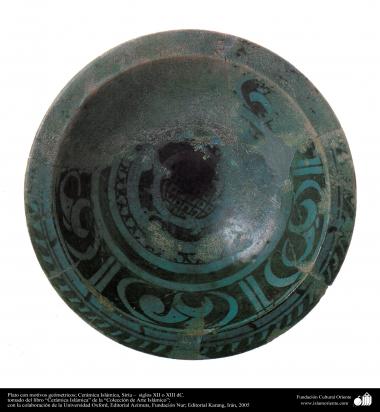 Art islamique - la poterie et la céramique islamiques ,la plaque de poterie avec les motifs géométriques- Syrie -XIIIe ou XIIIe siècle-75