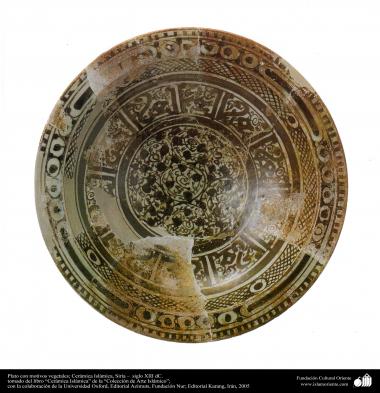 هنر اسلامی - سفال وسرامیک اسلامی - بشقاب سفالی با نقوش گل - سوریه - قرن سیزدهم میلادی - 80 