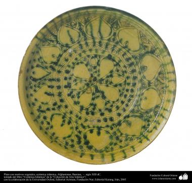 Исламское искусство - Черепица и исламская керамика - Зелёная посуда с симетричными рисунками - Афганистан , Бамиан - В XIII в. - 37