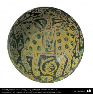 Arte islamica-Gli oggetti in terracotta e la ceramica allo stile islamico-Il piatto con le figure di cavalieri e l&#039;equitazione-Neishabur(Iran)-X secolo d.C    
