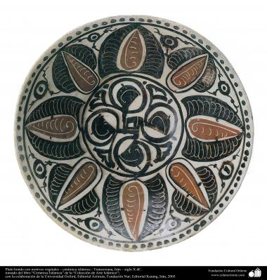 Cerâmica Islâmica - Prato fundo, temas vegetais - Transoxiana feito no Irã no século X d.C.