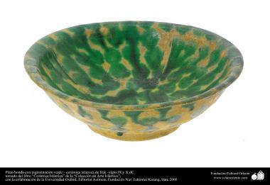 Plato hondo con pigmentación verde – cerámica islámica de Irak –siglo IX y X dC.