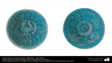 Art islamique - la poterie et la céramique islamiques - Bol de poterie bleu avec des motifs symétriques- Afghanistan,XIIIe siècle.27