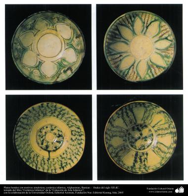 Cerâmicas islâmicas - Pratos com temas simétricos; Bamian, Afeganistão,  final do século XII d.C (11)