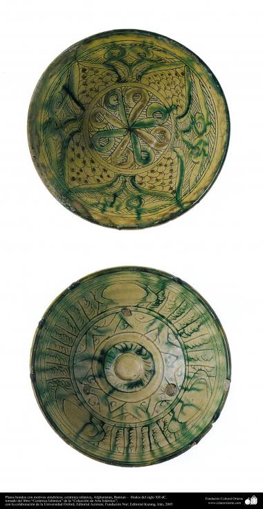Platos hondos con motivos simétricos; cerámica islámica, Afghanistan, Bamian –  finales del siglo XII dC. (22)