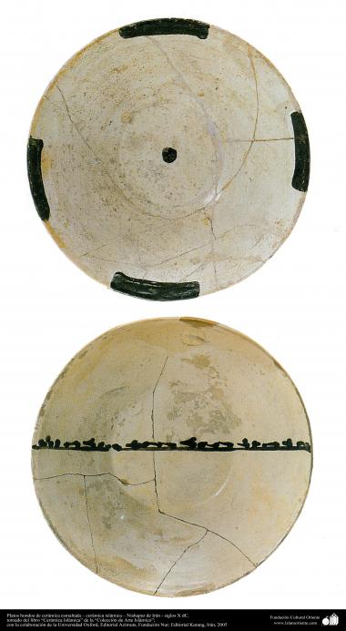 Art islamique - la poterie et la céramique islamiques ,Plaque de poterie avec des motifs - Neyshabur, Iran - Xe siècle