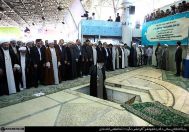 Performing the prayer of Eid al-Fitr in Tehran 