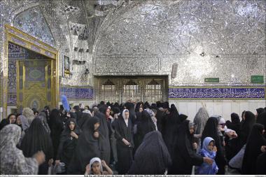 Femme musulmane en visite d&#039;invocation dans le sanctuaire de l&#039;Imam Rida ( a.s) a Mashad en Iran -  69