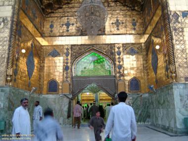 Einer der Toren des heiligen Schreins Imam Ali&#039;s in Nadschaf - Irak - Foto