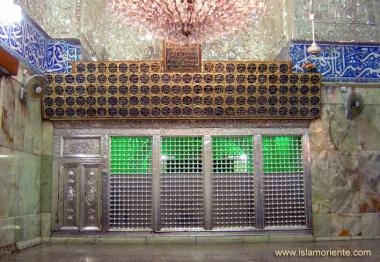 Holy tomb of Imam al-Hussein in Karbala - Irak, place of Pligrimage for millions of muslims.