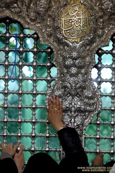 Shi&#039;ah muslims express their love for Imam Reza, visiting his tomb