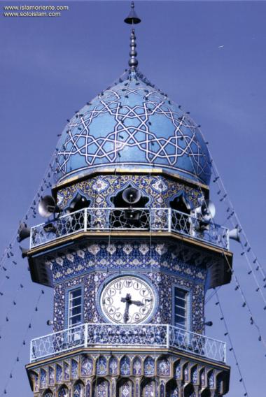 اسلامی فن تعمیر - شہر مشہد میں امام رضا (ع) کے روضے کا &quot;گھڑی&quot; مینارہ ، ایران - ۱