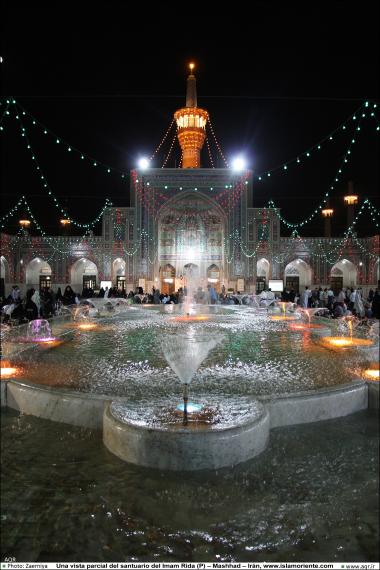 Una vista de un patio del santuario del Imam Rida (P) – Mashhad – Irán -109