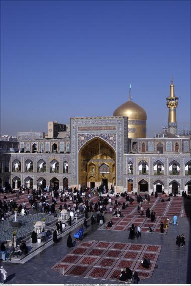 Äußere Ansicht des heiligen Schreins Imam Rezas in Maschhad - Iran - Foto