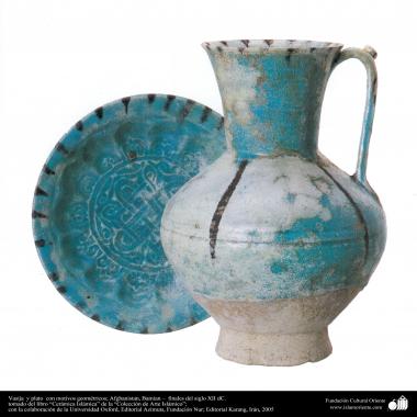 イスラム美術 - イスラム陶器やセラミックス- 土製のアンチークの水差しとお皿 - アフガニスタン、バーミヤン市、12世紀後半