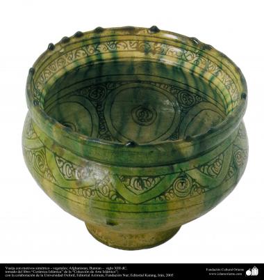 イスラム美術（イスラム陶器や陶芸、対称デザイン付きの緑色のポット、アフガニスタンノバミアン　 - 13世紀） ー29