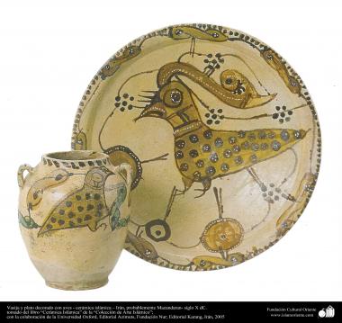 Исламское искусство - Черепица и исламская керамика - Кувшин и миска с рисунком птицы - Иран , Мазендеран - Вероятно в X в.