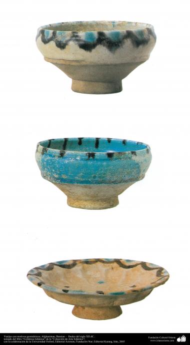 Art islamique - la poterie et la céramique islamiques - Des bols de poterie anciens avec des motifs -Afghanistan, Bamian –  Fin du XII siècle. (27)