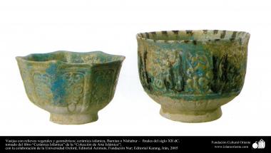 Vasijas con relieves vegetales y geométricos; cerámica islámica, Bamian o Nishabur –  finales del siglo XII dC. (23)