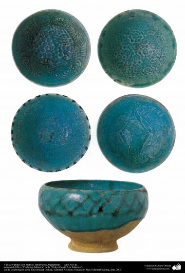 Vasijas y platos con motivos simétricos; Afghanistan –  siglo XIII dC. (16)