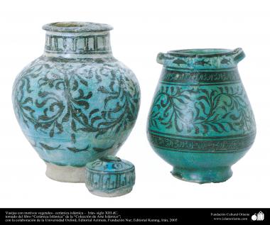 الفن الاسلامی - صناعة الفخار و السيراميك الاسلامیة - إناء السيراميك مع نقوش النباتية - إيران - القرن الثالث عشر